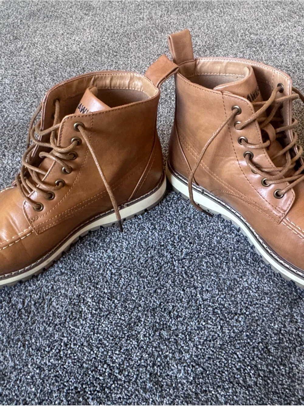 Hawke & Co classic tan